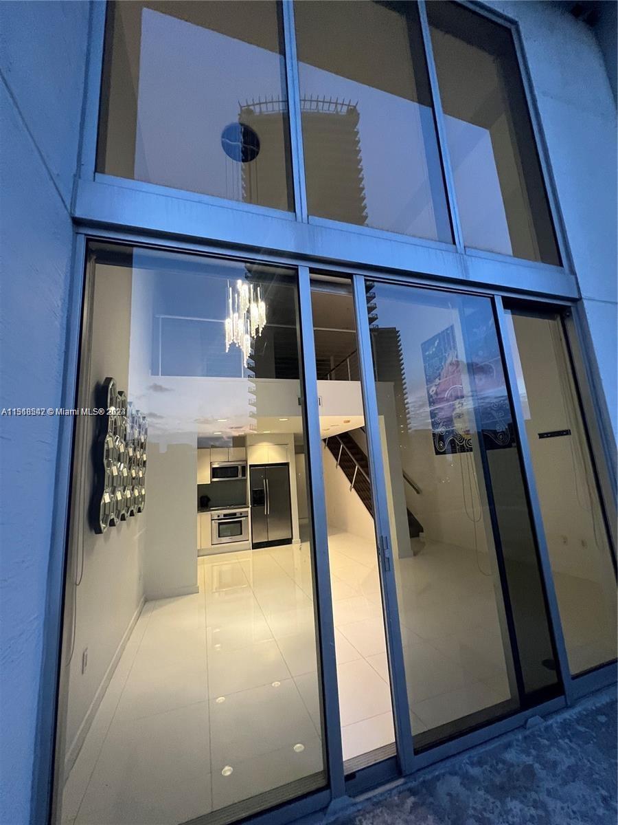 1050 Brickell Ave # 1016