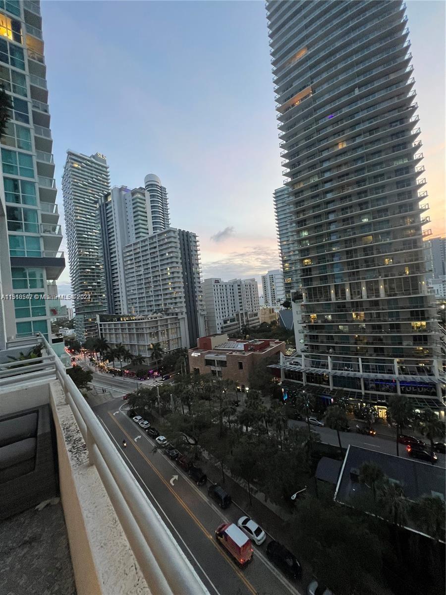 1050 Brickell Ave # 1016