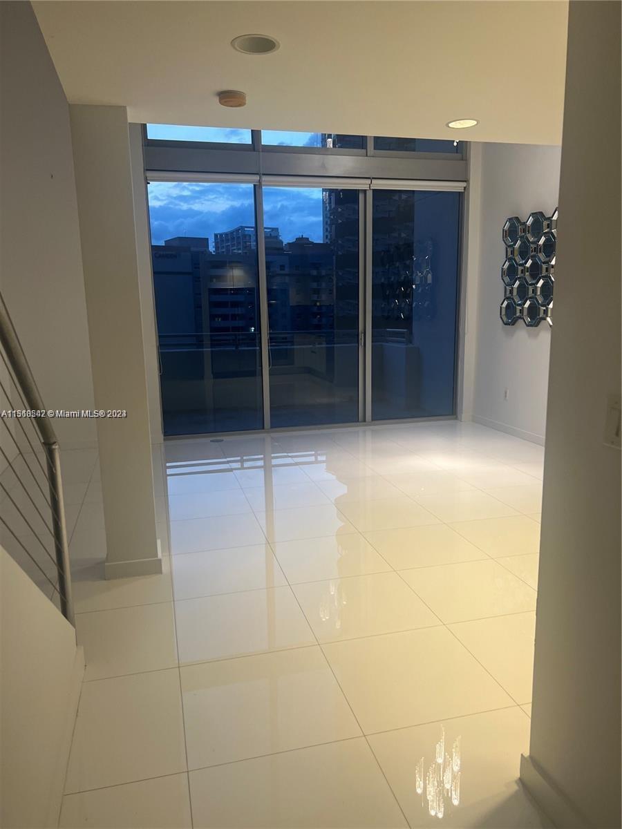 1050 Brickell Ave # 1016