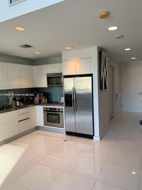 1050 Brickell Ave # 1016