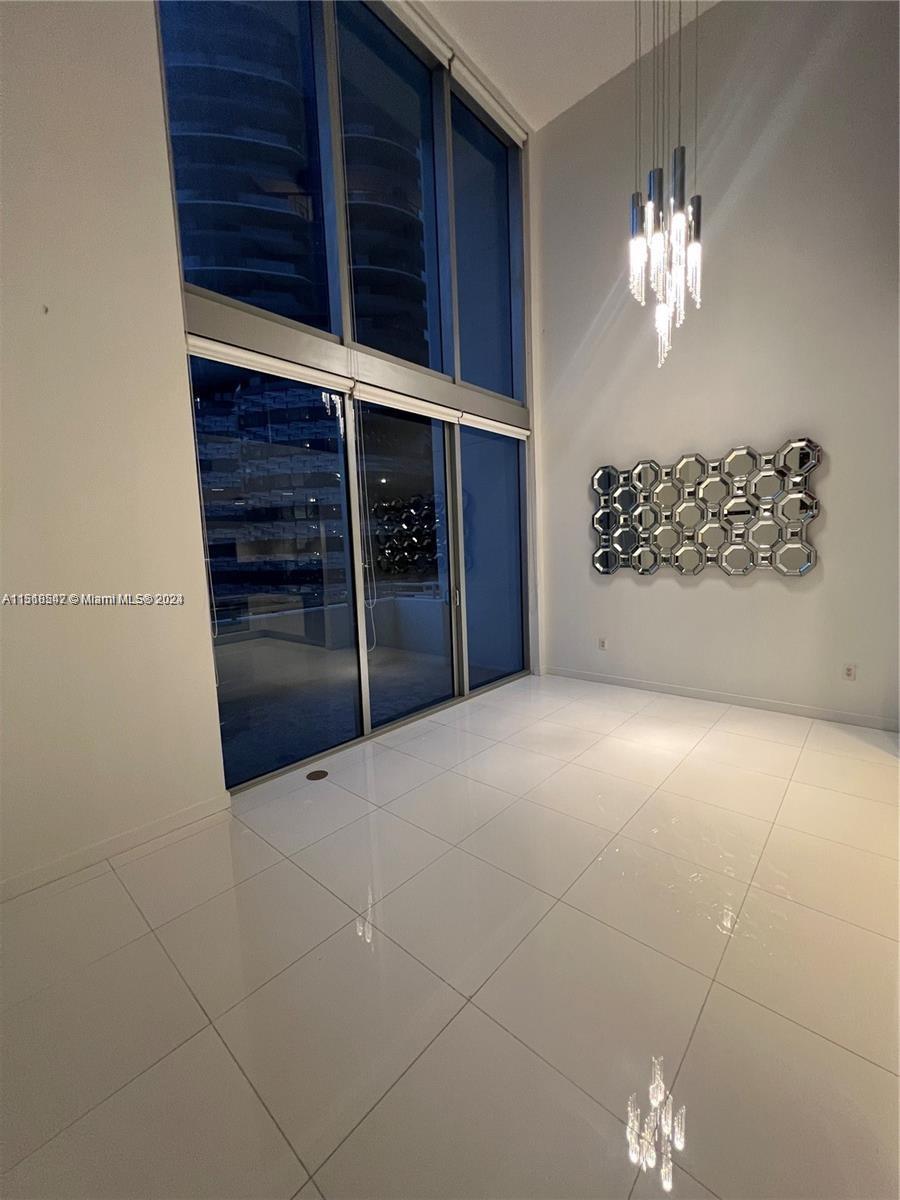 1050 Brickell Ave # 1016