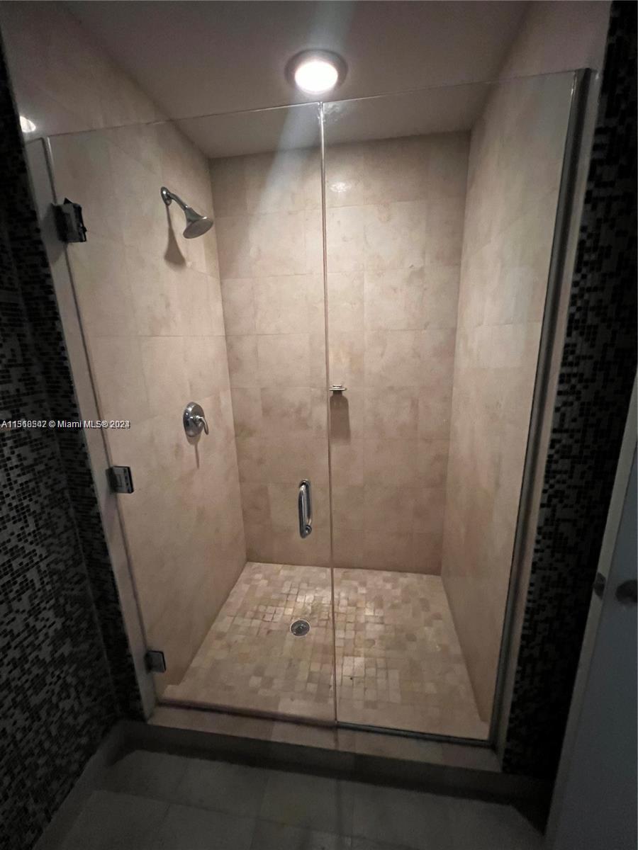 1050 Brickell Ave # 1016