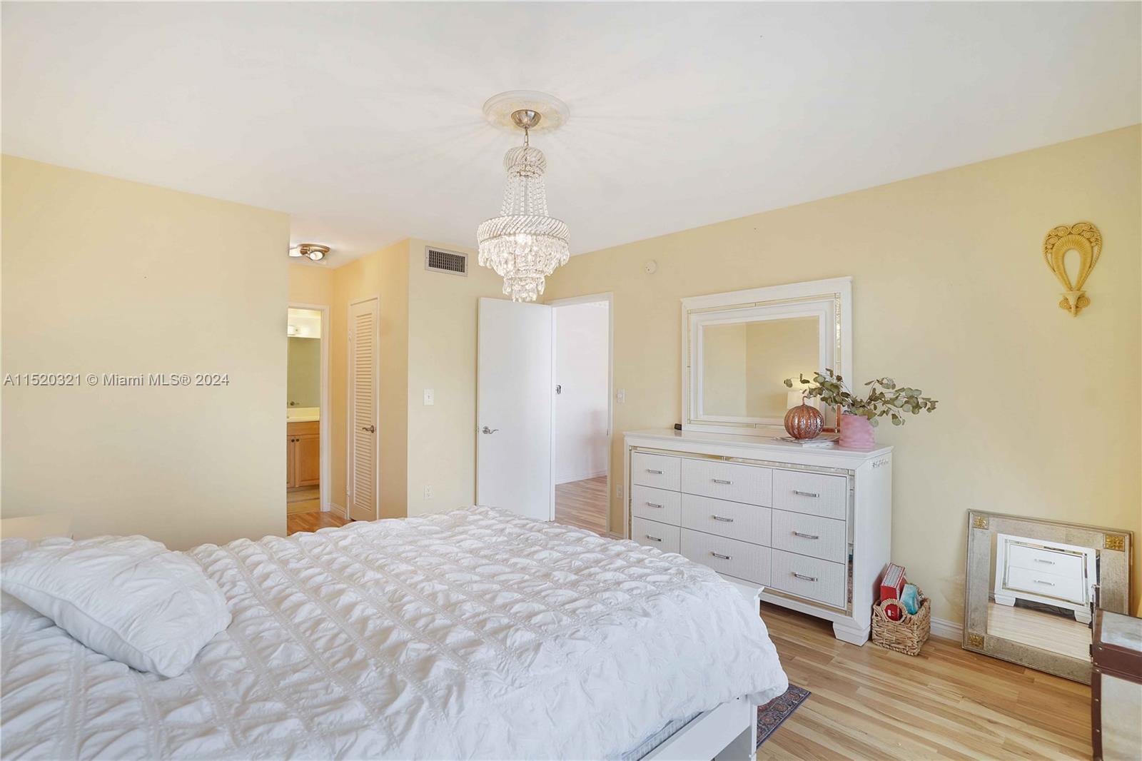 1301 NE Miami Gardens Dr Unit: 1421W