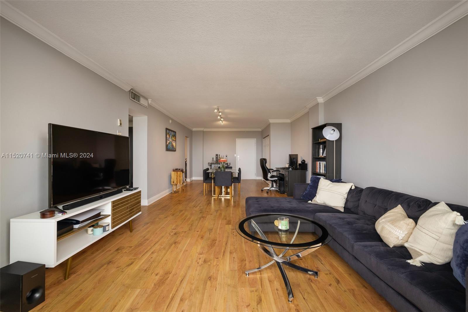 90 Edgewater Dr # 1217