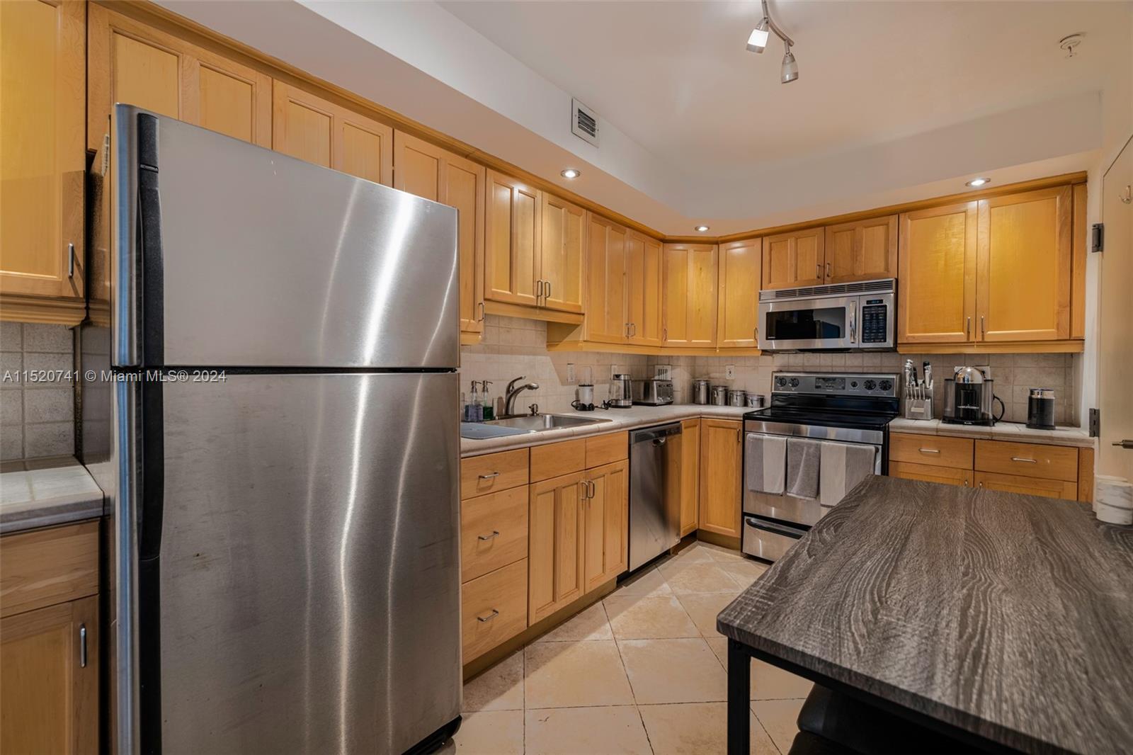 90 Edgewater Dr # 1217