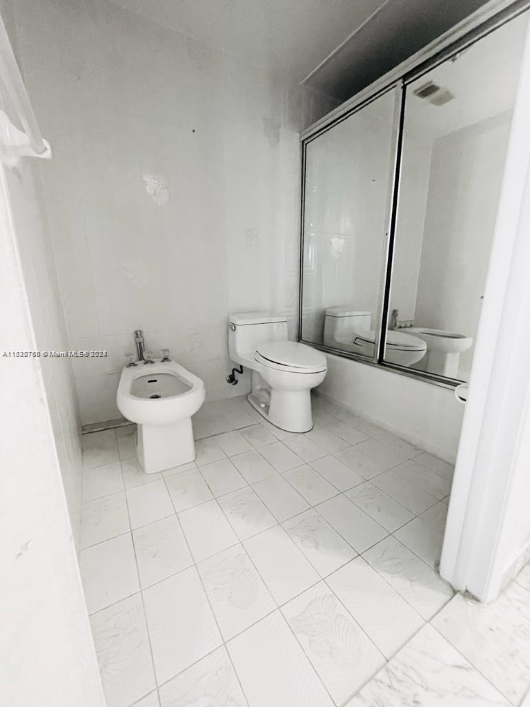 1623 Collins Avenue # A Unit: 612-A