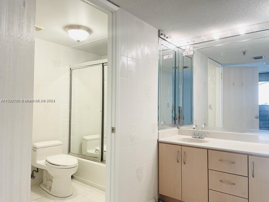 1623 Collins Avenue # A Unit: 612-A