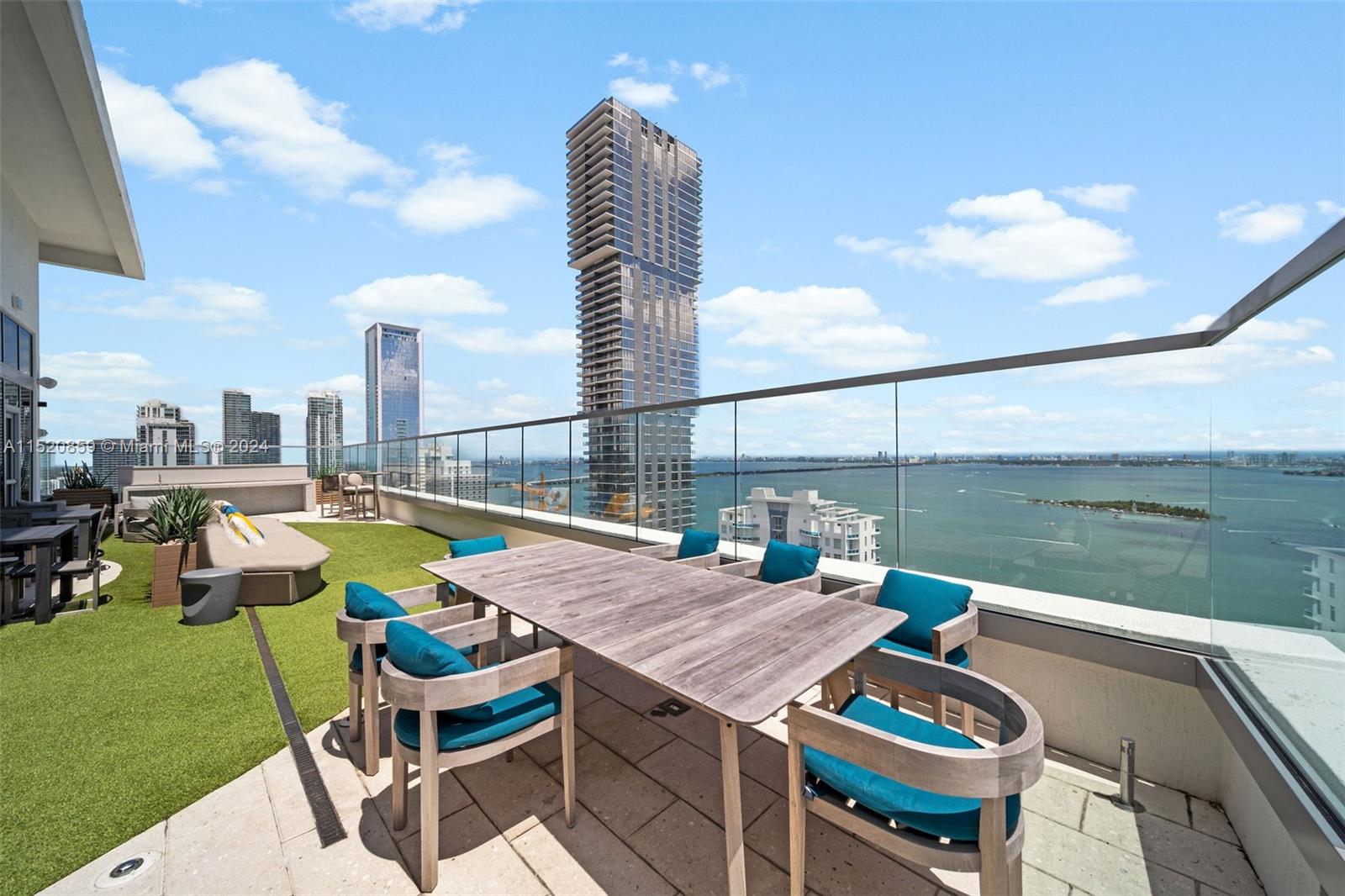 2150 N Bayshore Dr # 305