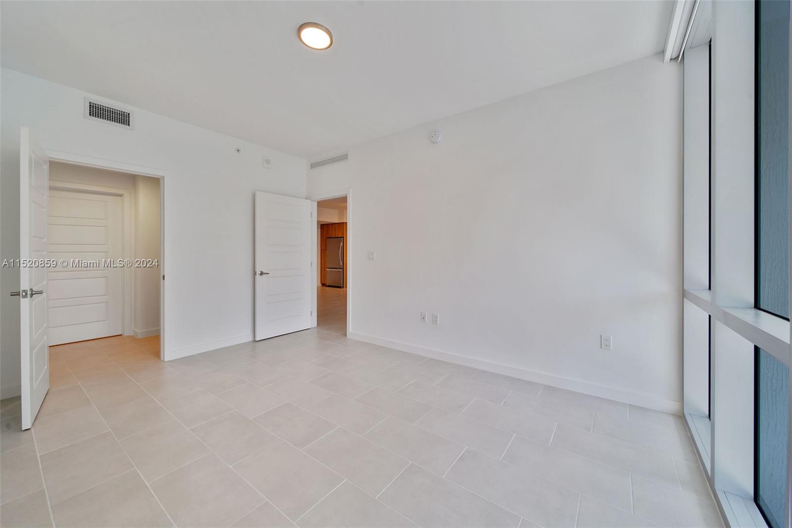 2150 N Bayshore Dr # 305