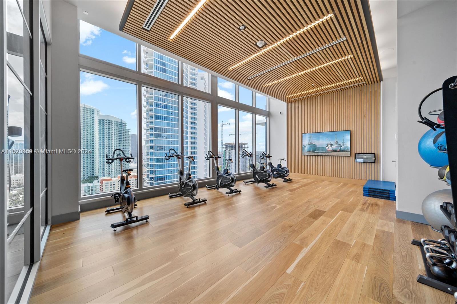 2150 N Bayshore Dr # 305