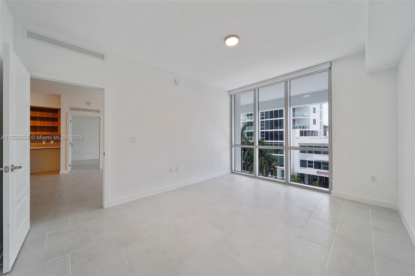 2150 N Bayshore Dr # 305