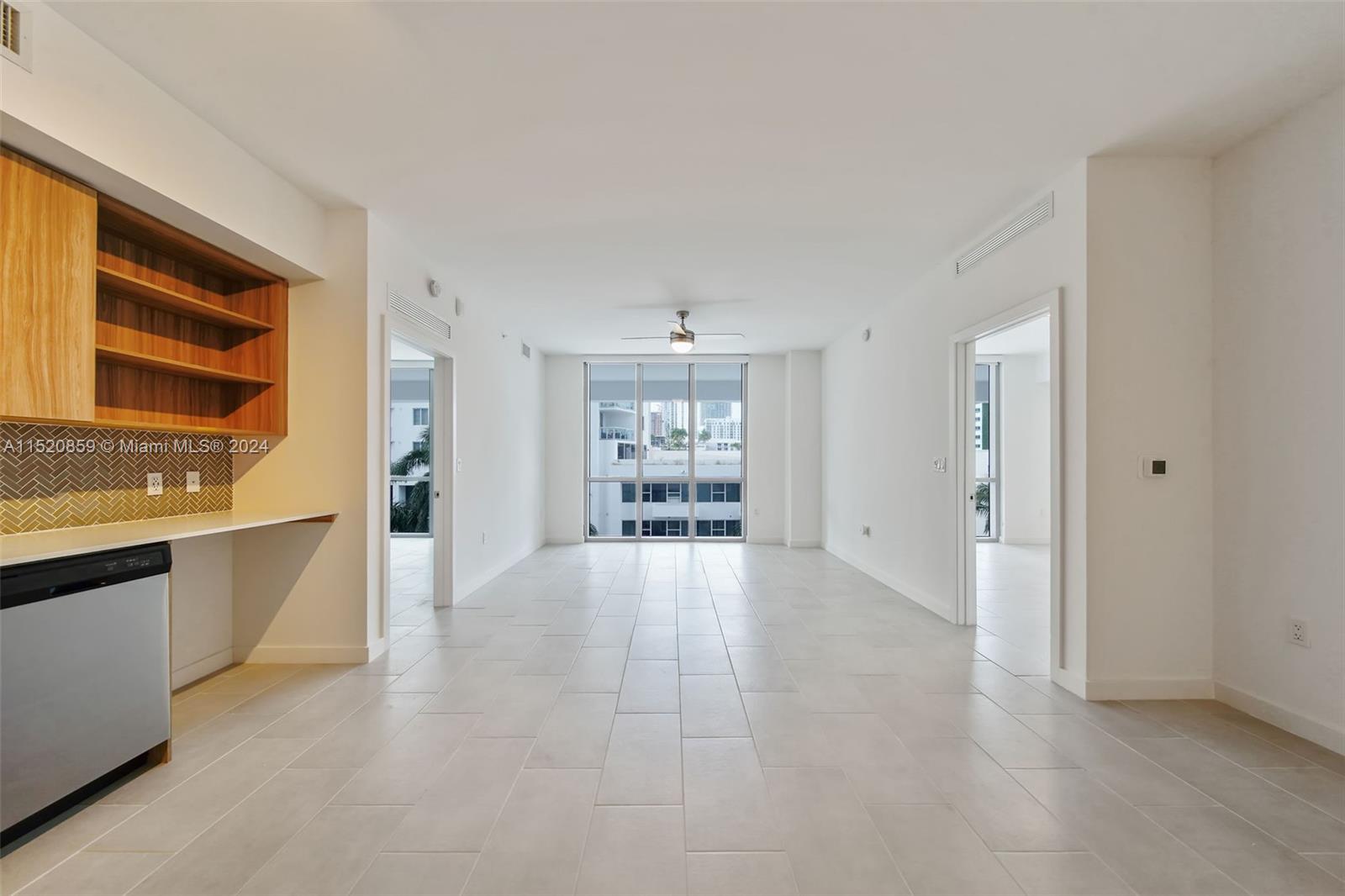 2150 N Bayshore Dr # 305