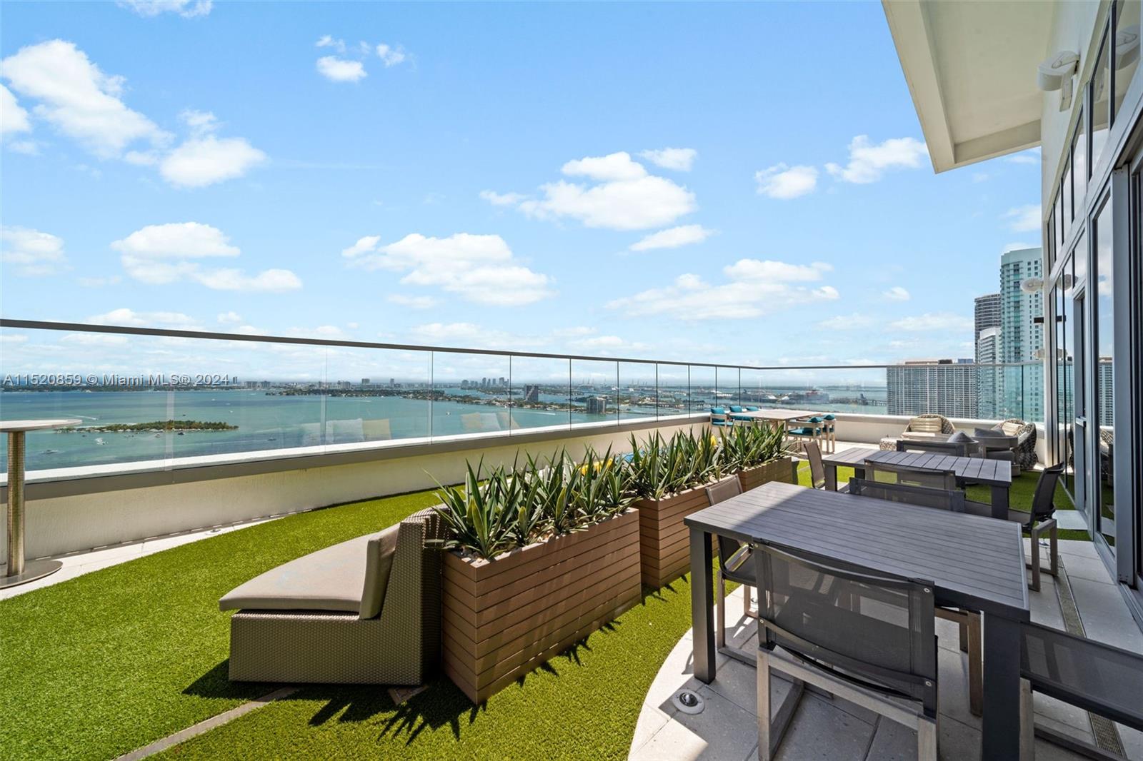 2150 N Bayshore Dr # 305