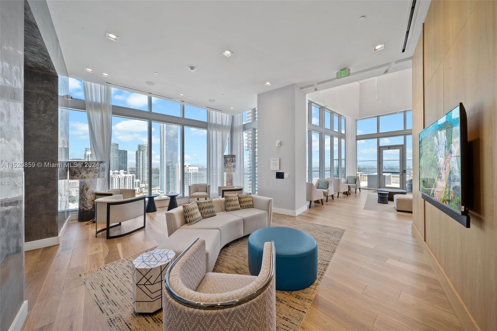 2150 N Bayshore Dr # 305