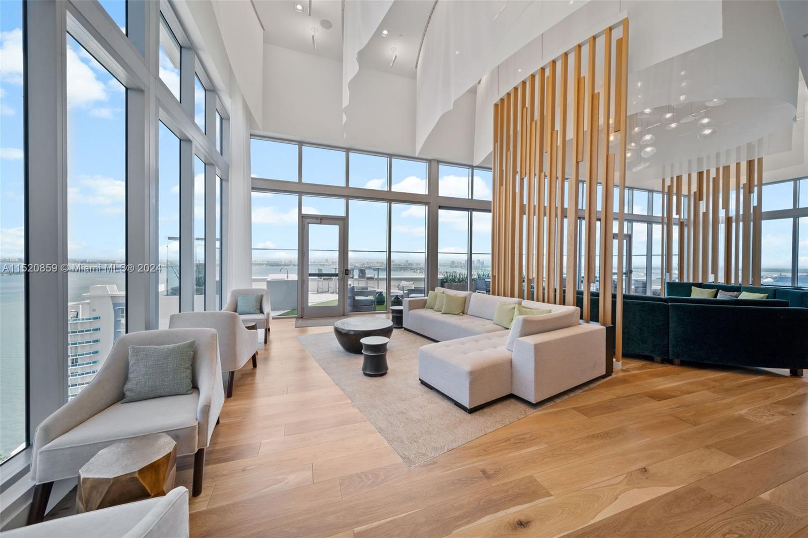 2150 N Bayshore Dr # 305