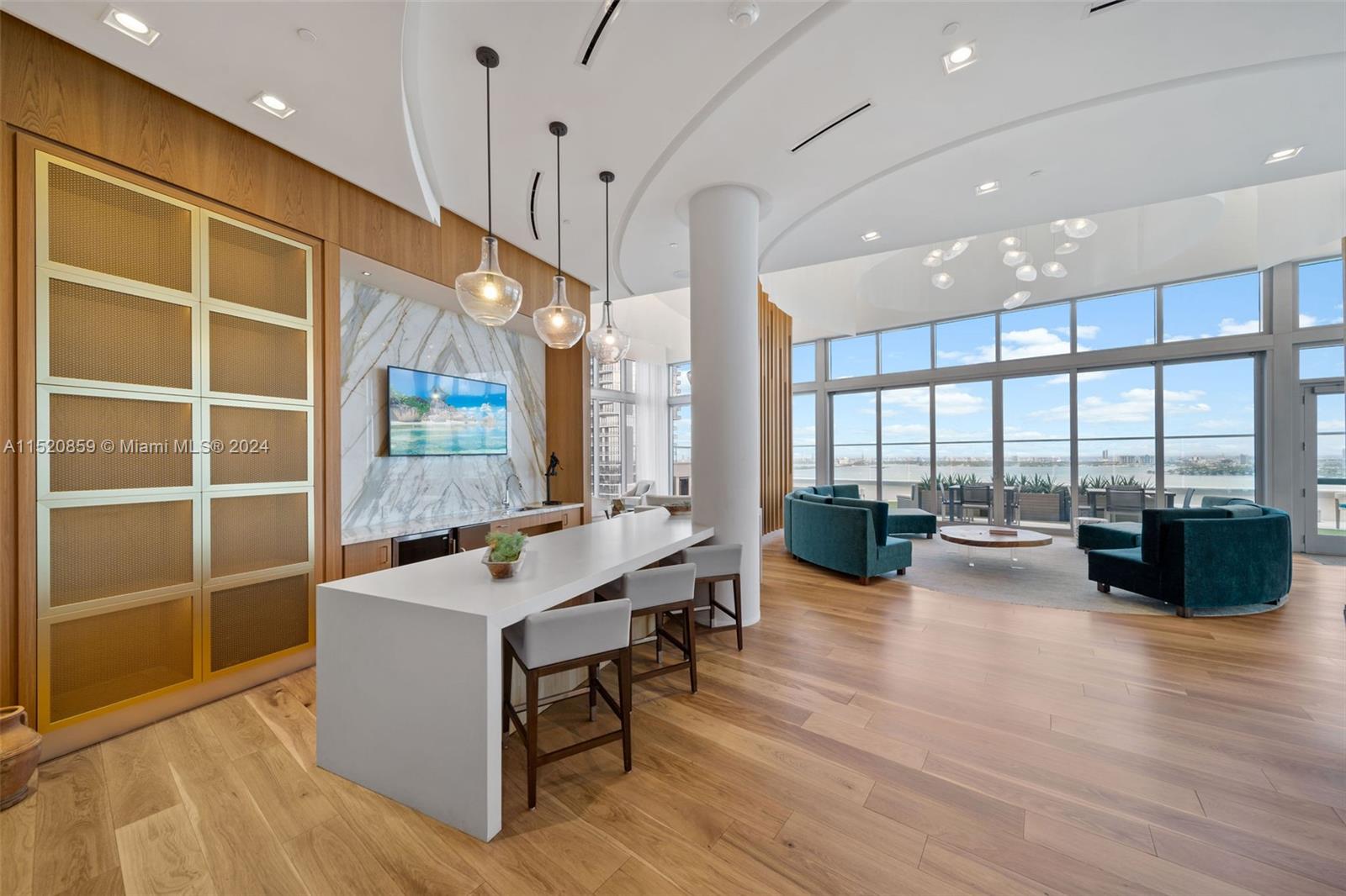 2150 N Bayshore Dr # 305