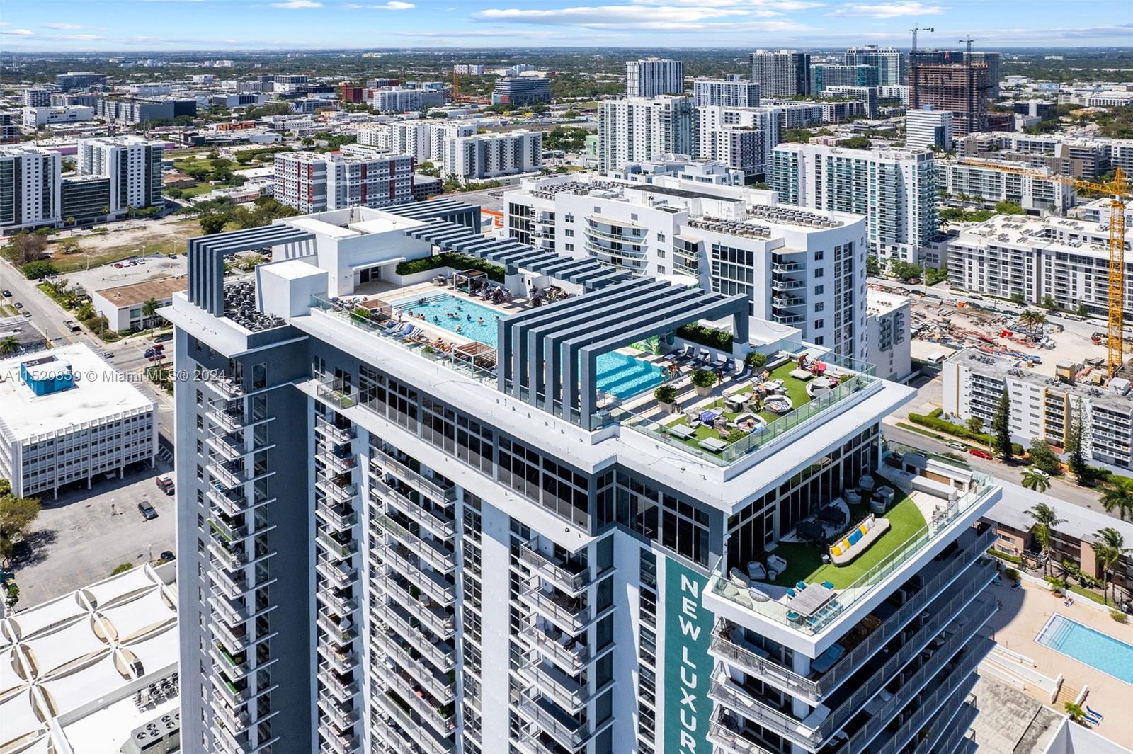 2150 N Bayshore Dr # 305