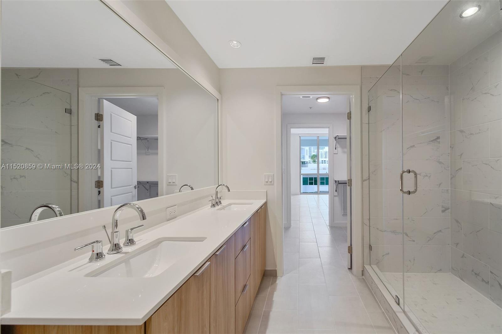 2150 N Bayshore Dr # 305