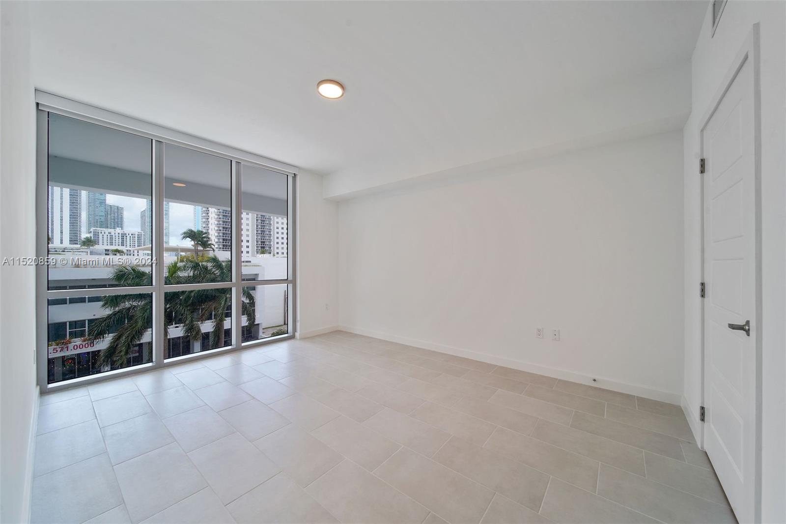 2150 N Bayshore Dr # 305