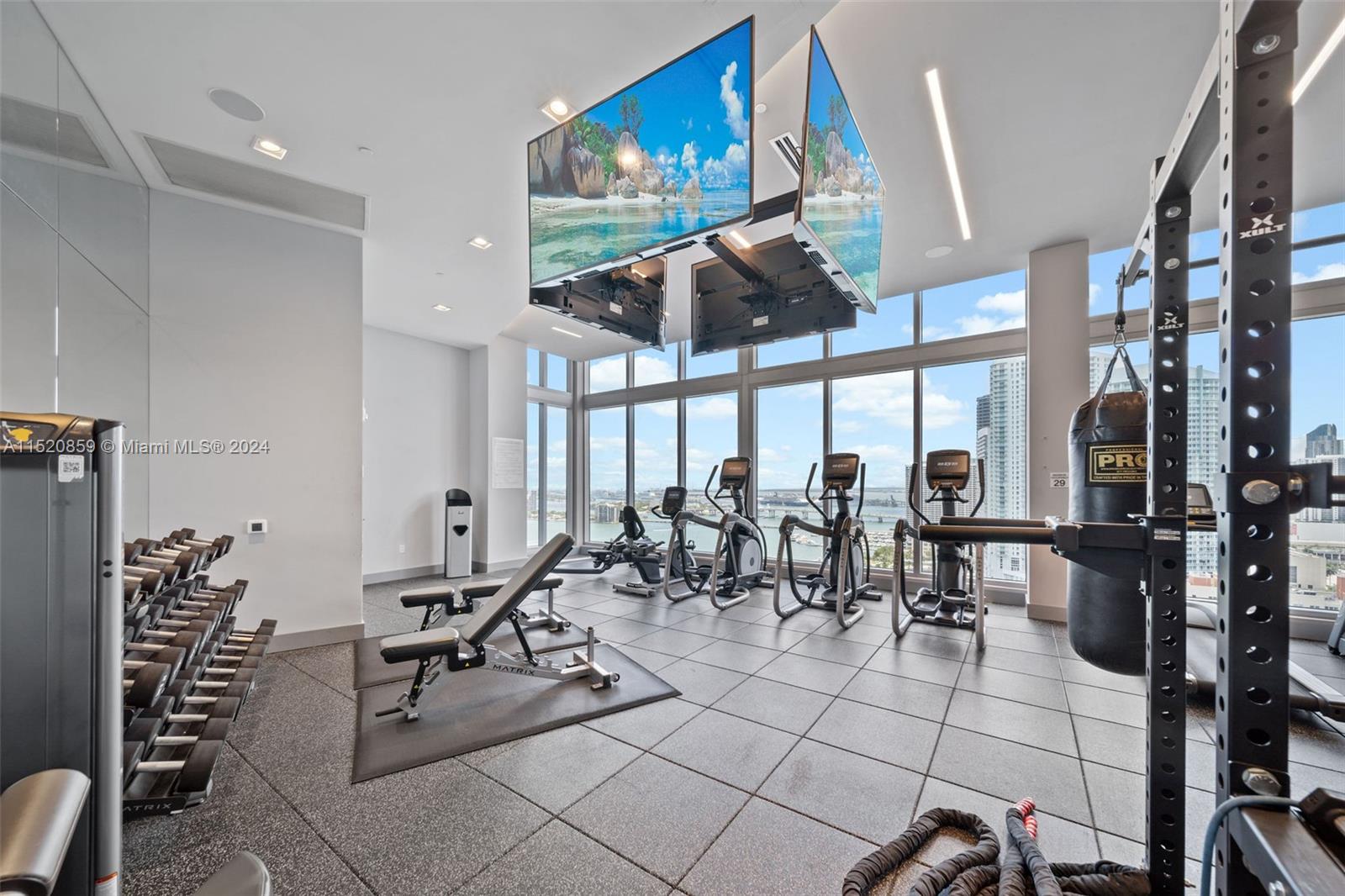 2150 N Bayshore Dr # 305