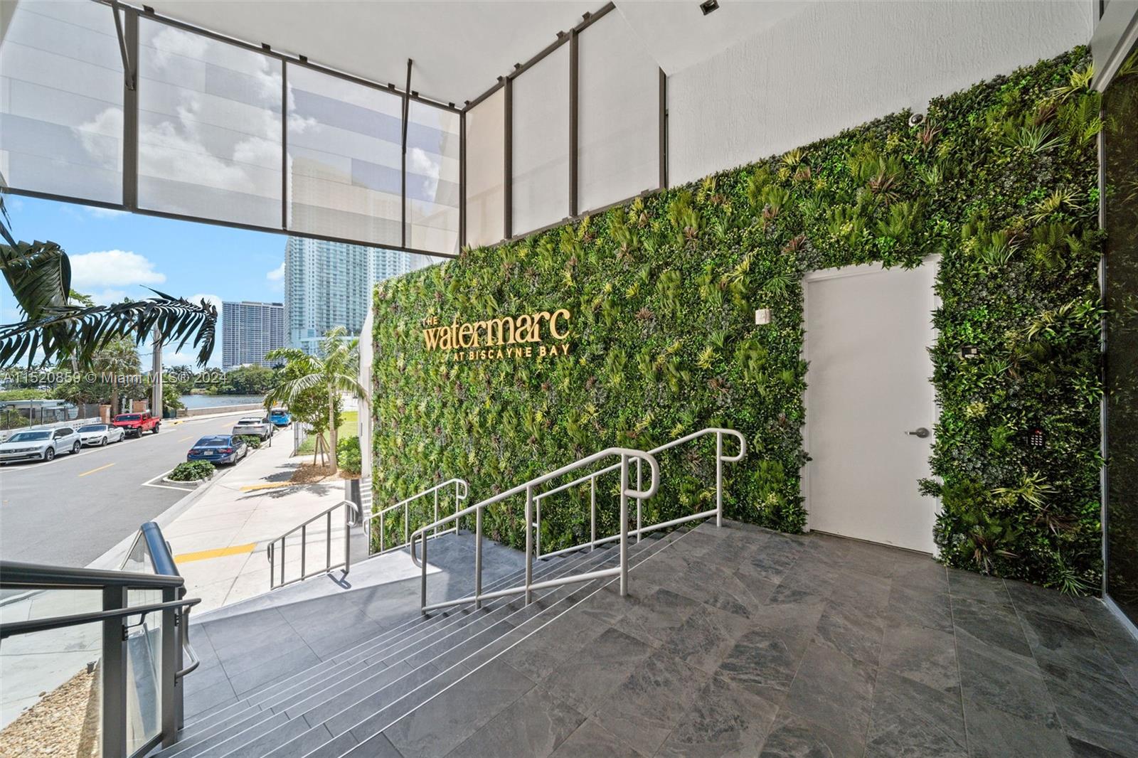 2150 N Bayshore Dr # 305