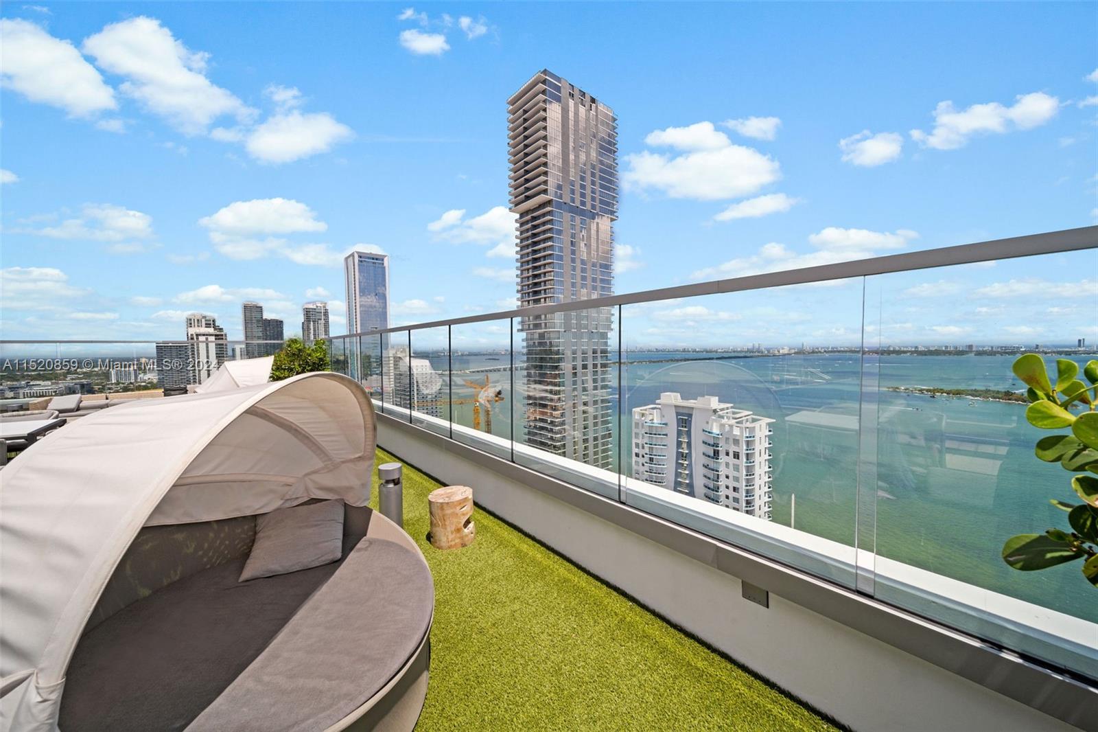 2150 N Bayshore Dr # 305