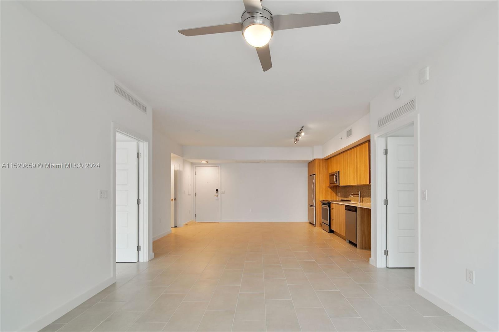 2150 N Bayshore Dr # 305