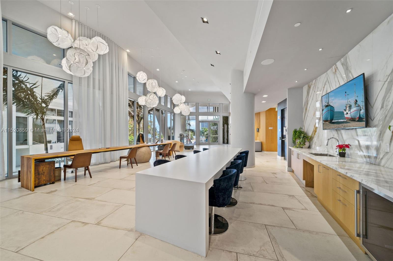 2150 N Bayshore Dr # 305