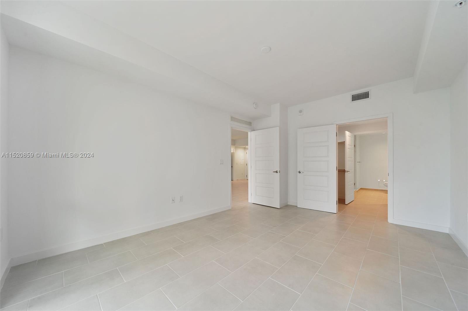 2150 N Bayshore Dr # 305