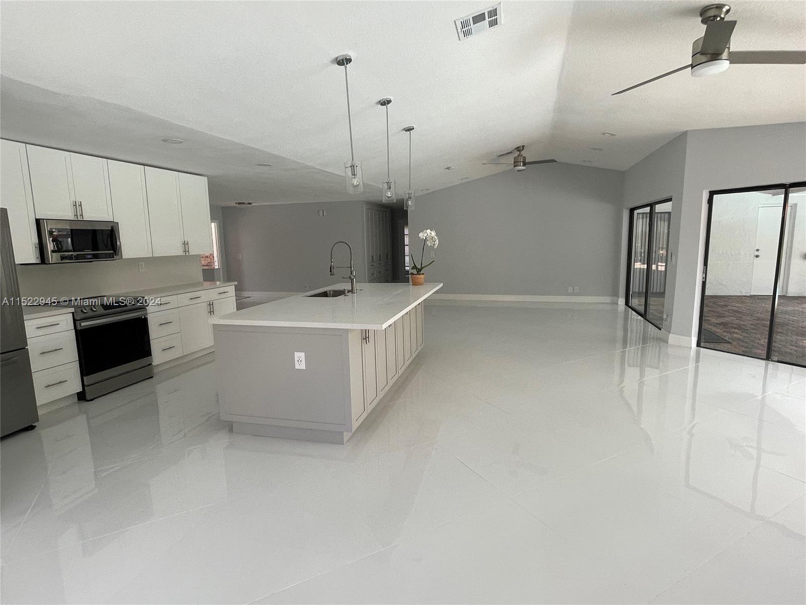 9071 NW 13th St