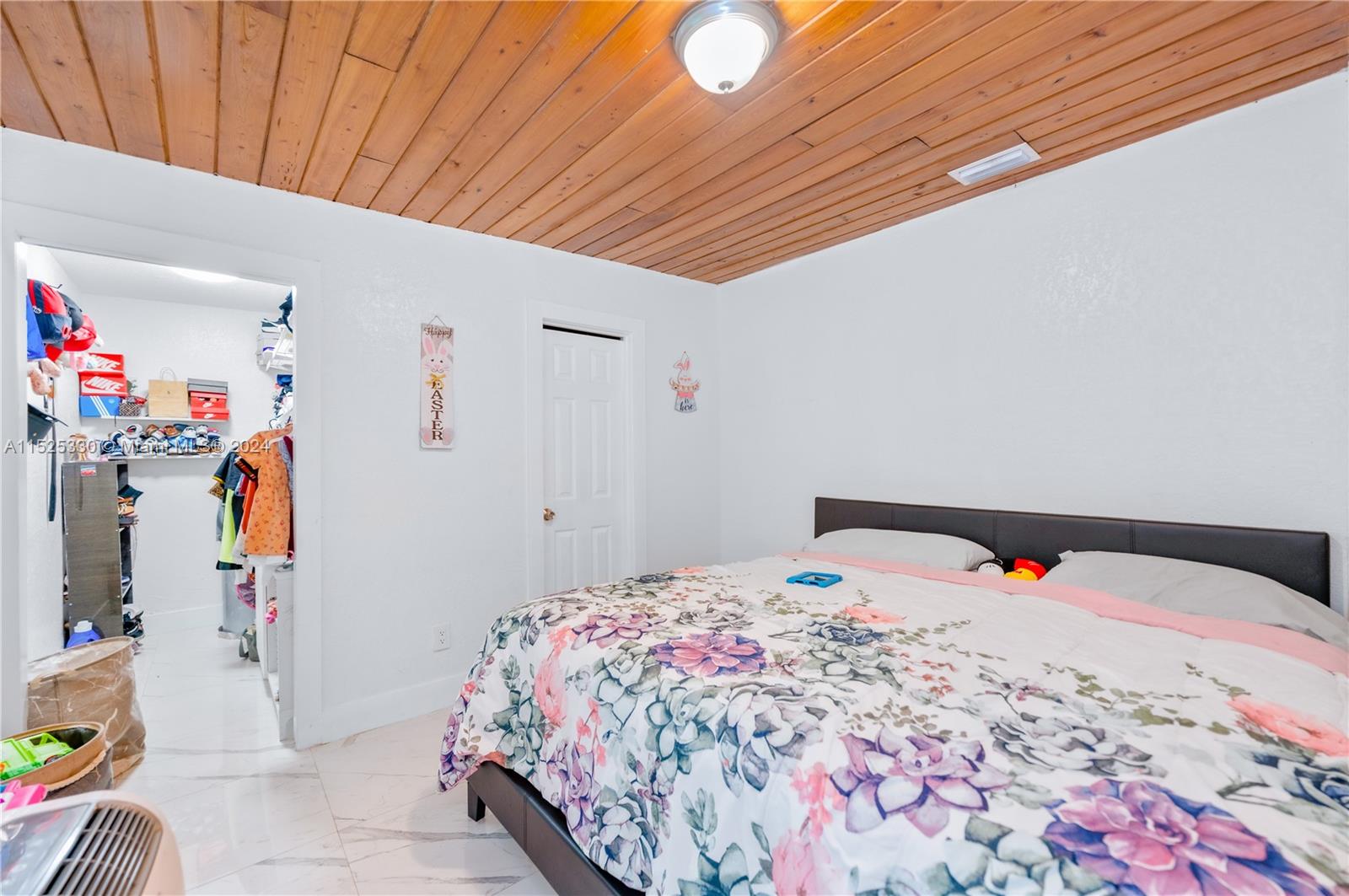 2451 NW 34th St