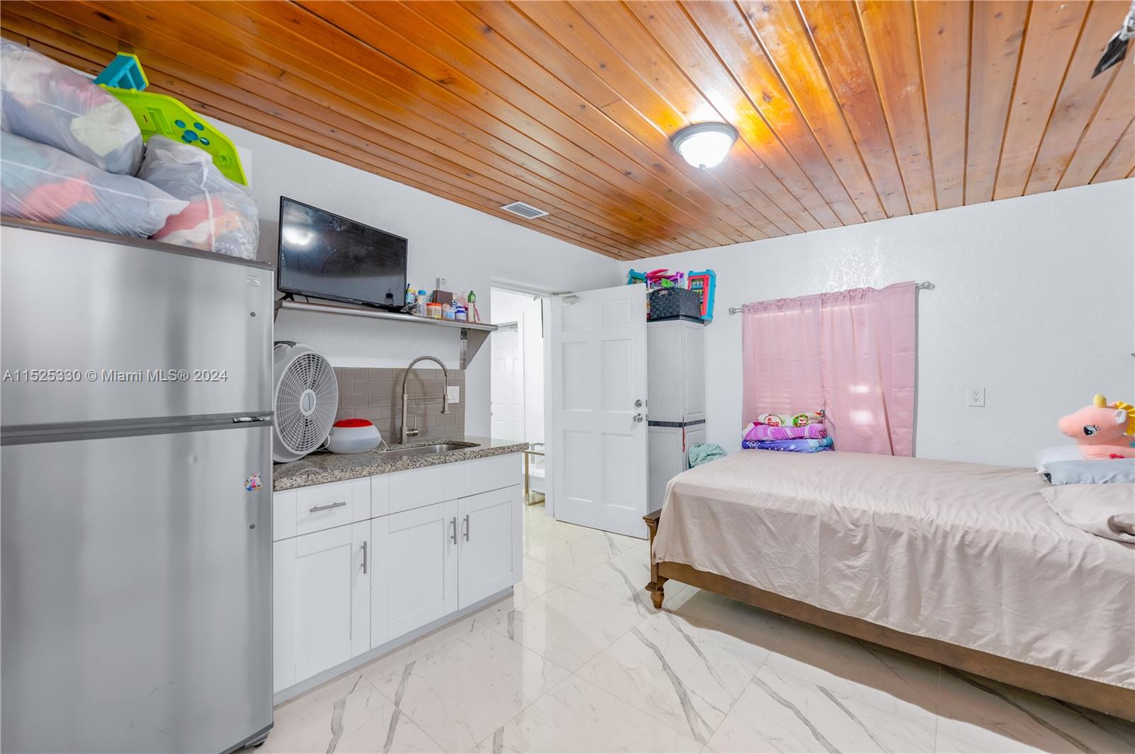 2451 NW 34th St