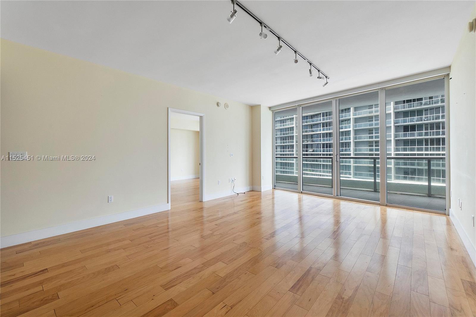475 Brickell Ave # 2909