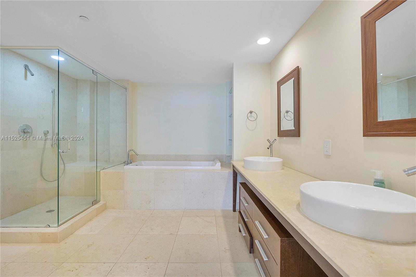 475 Brickell Ave # 2909
