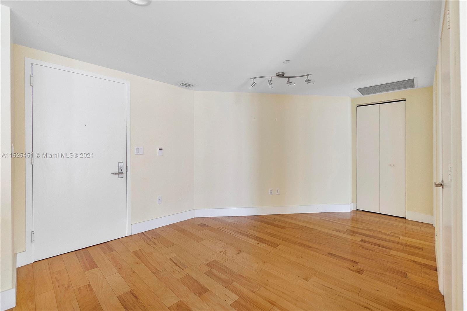 475 Brickell Ave # 2909