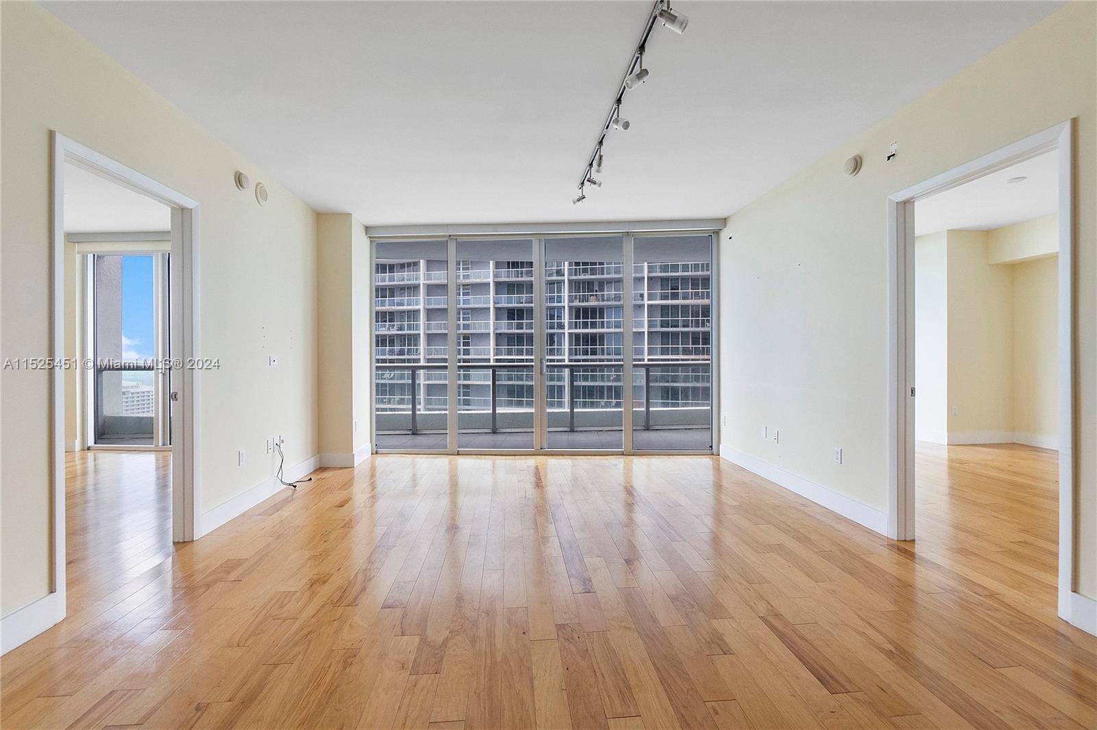 475 Brickell Ave # 2909