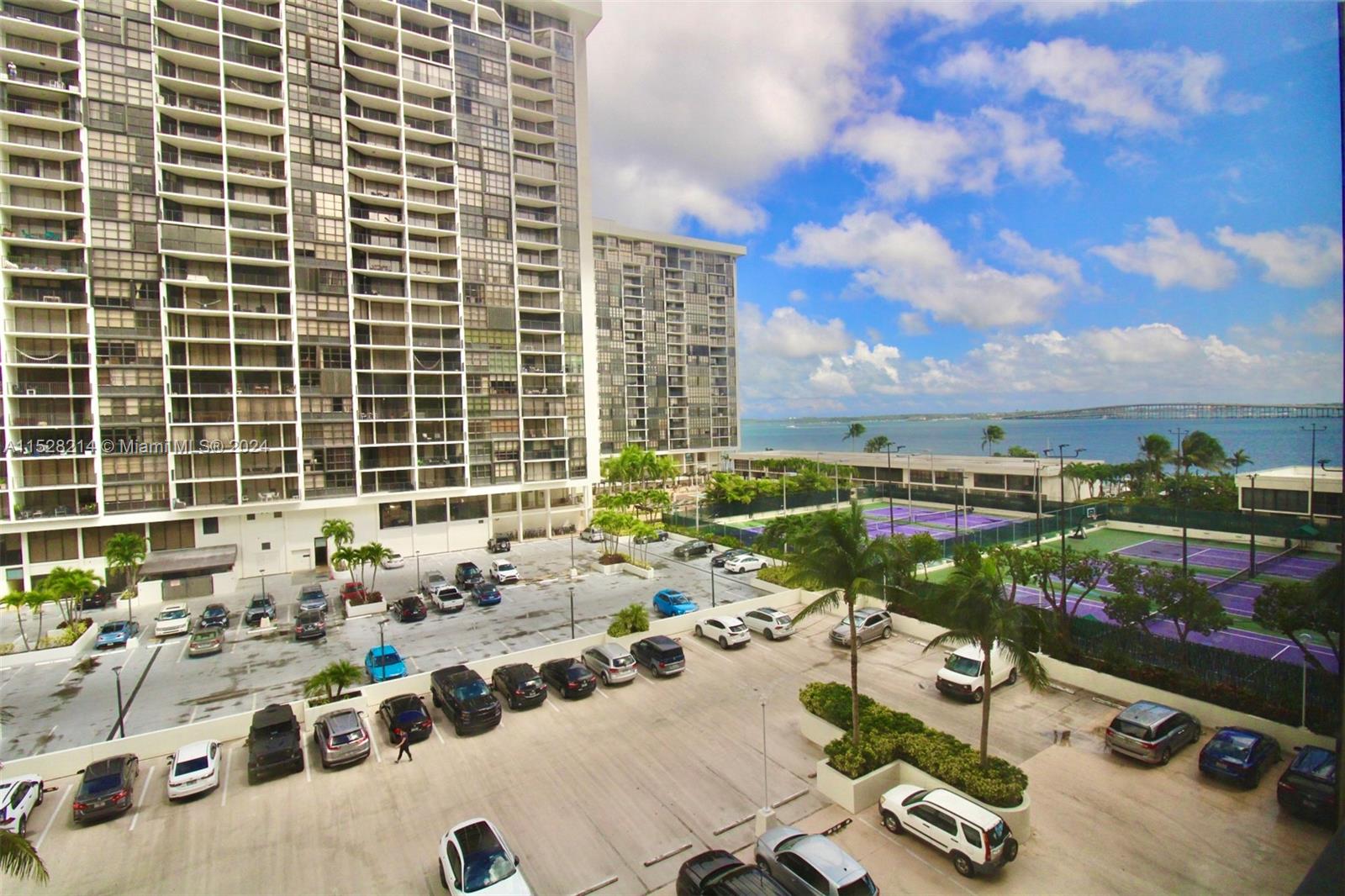 1915 Brickell Ave # C605