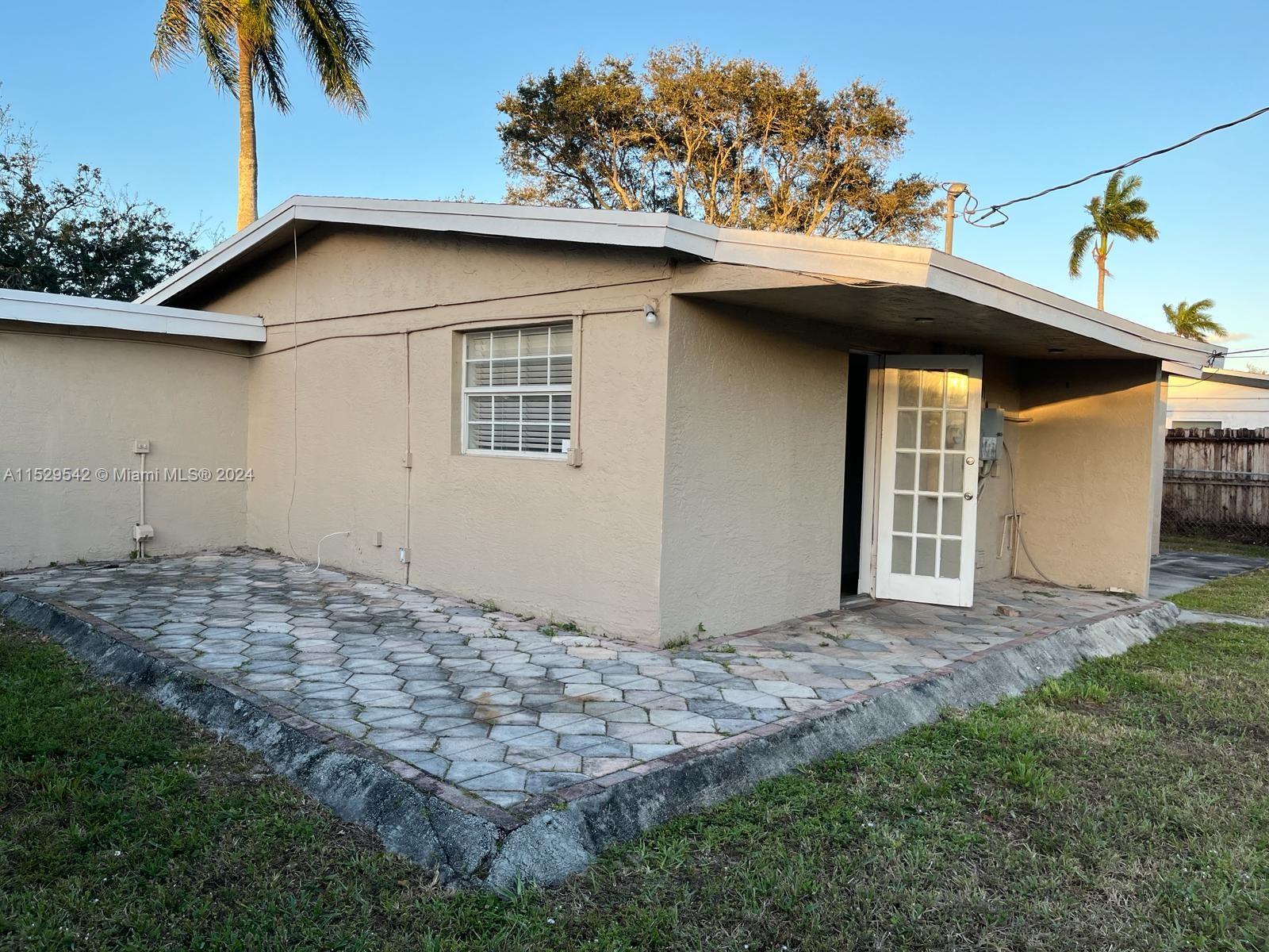 5720 SW 38th Ct # 5720