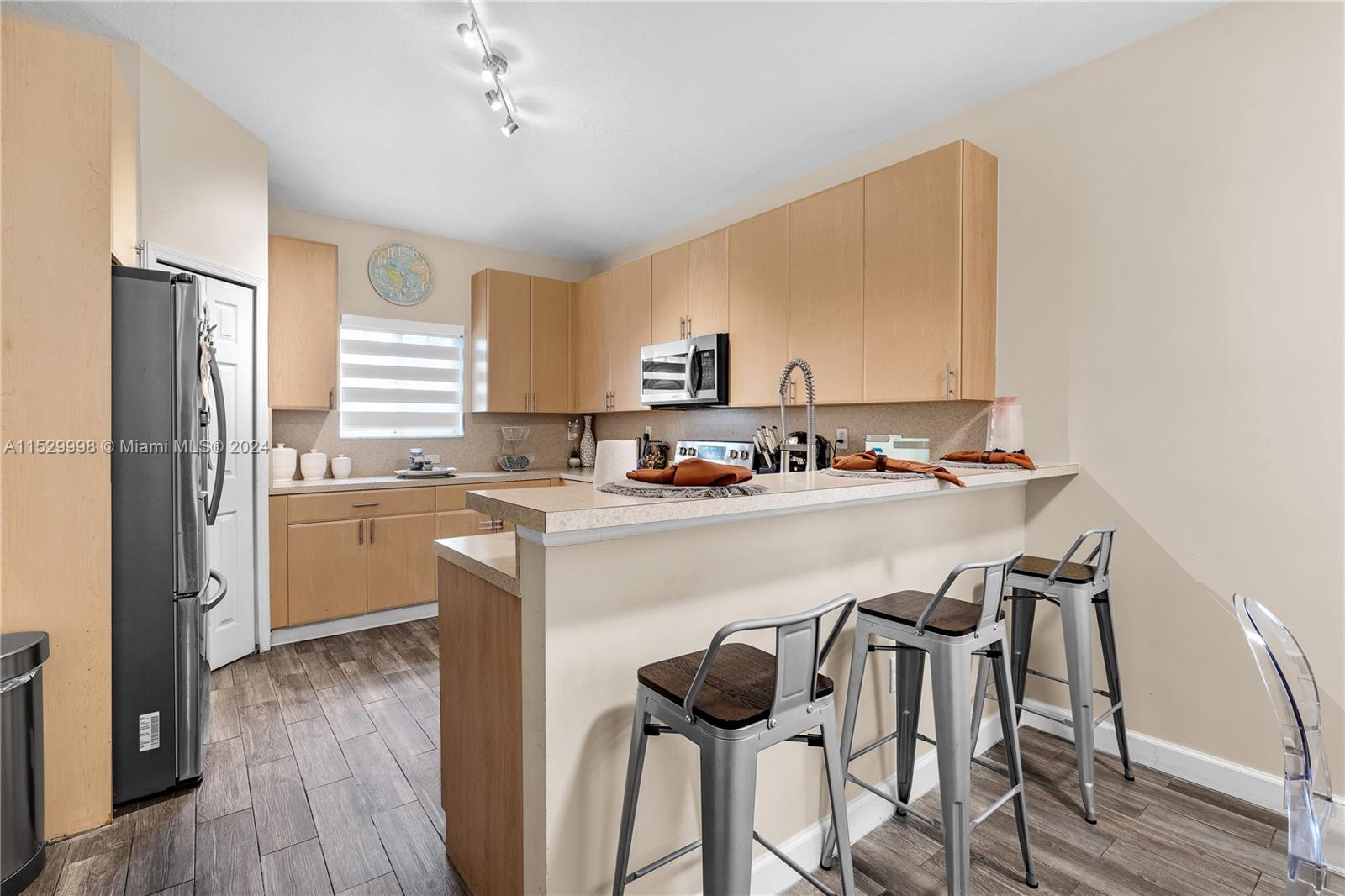 1220 NE 32 Terrace