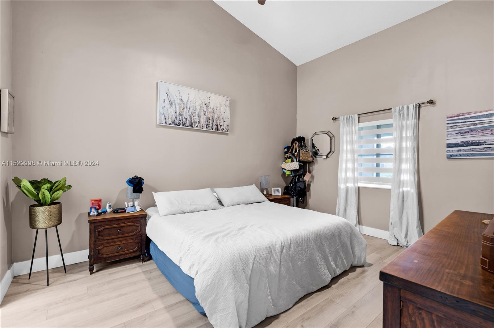 1220 NE 32 Terrace