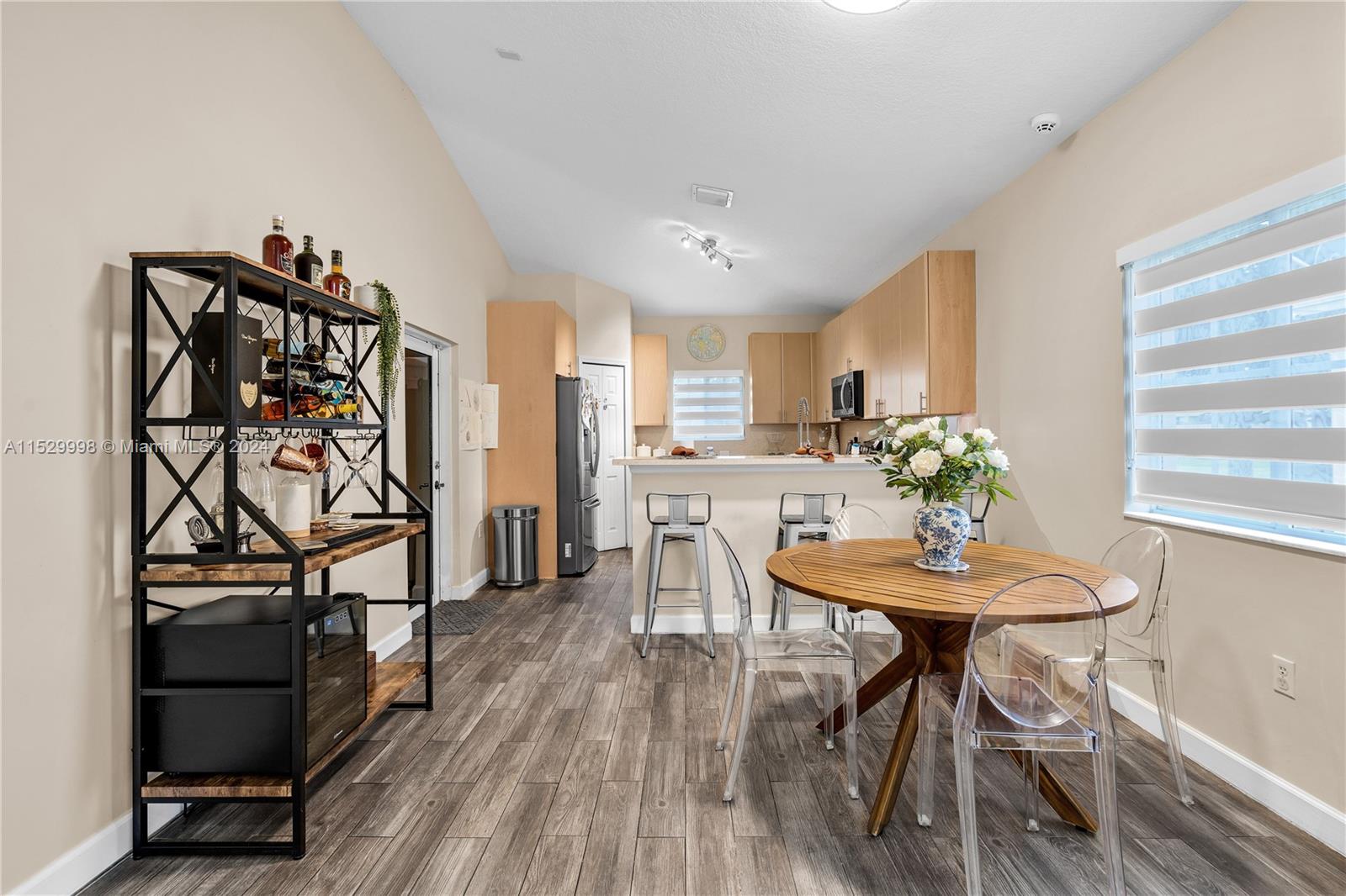 1220 NE 32 Terrace