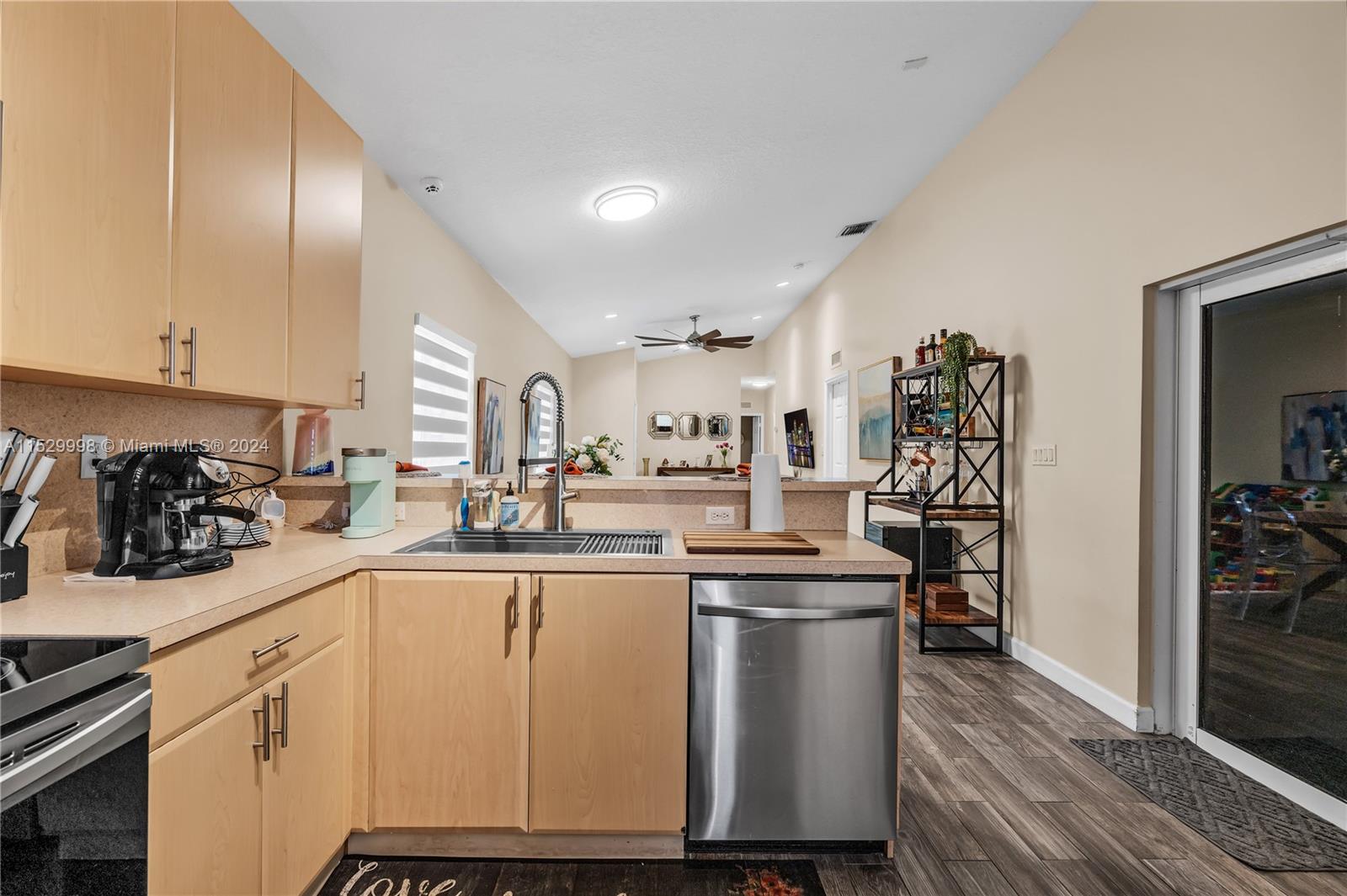 1220 NE 32 Terrace