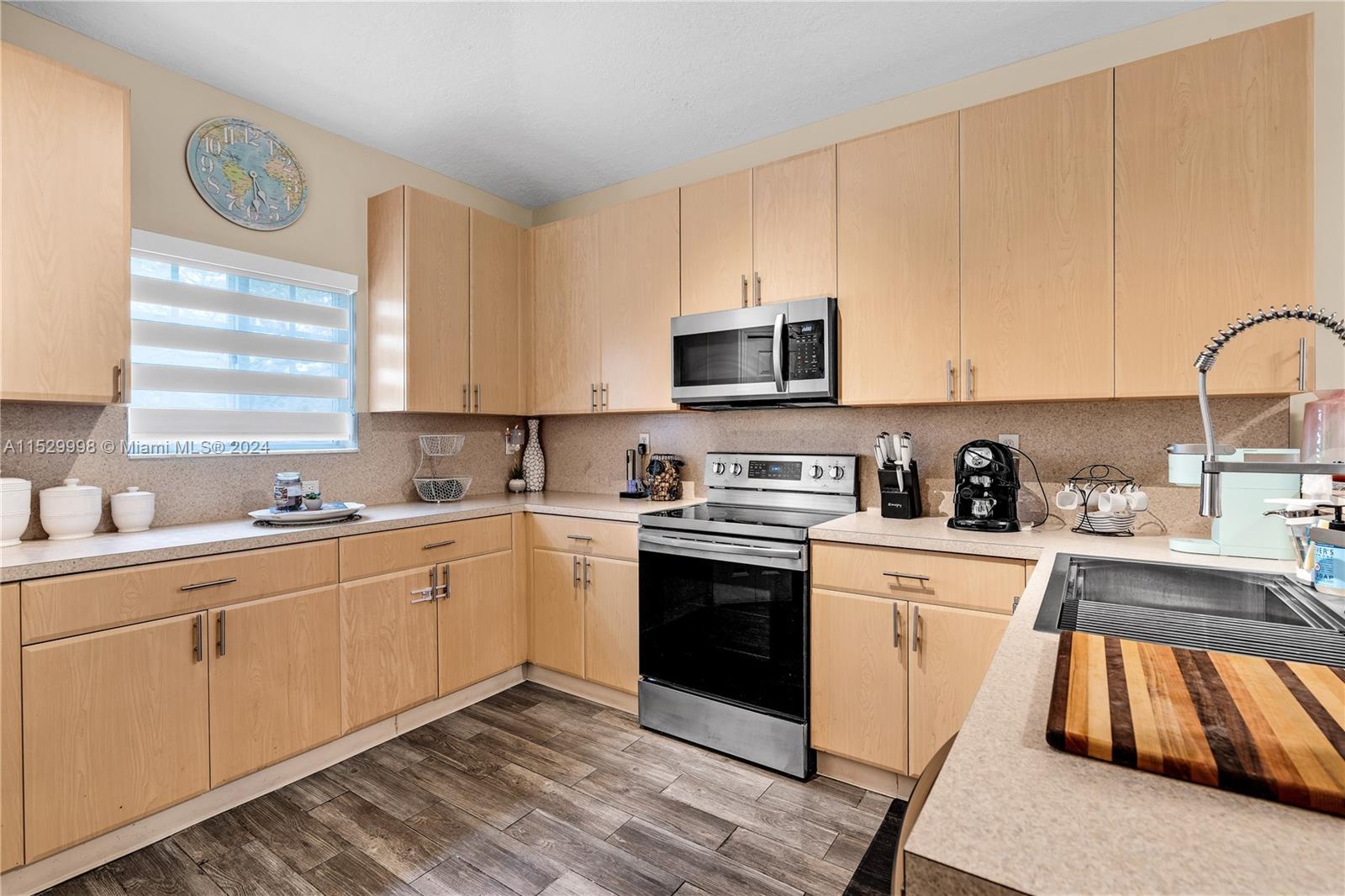 1220 NE 32 Terrace