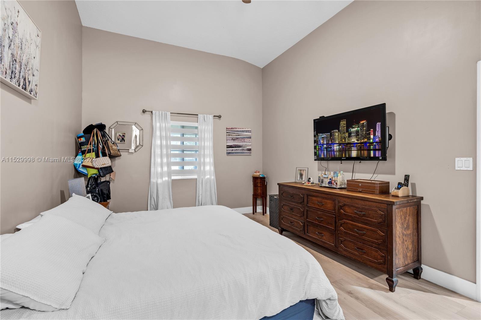 1220 NE 32 Terrace