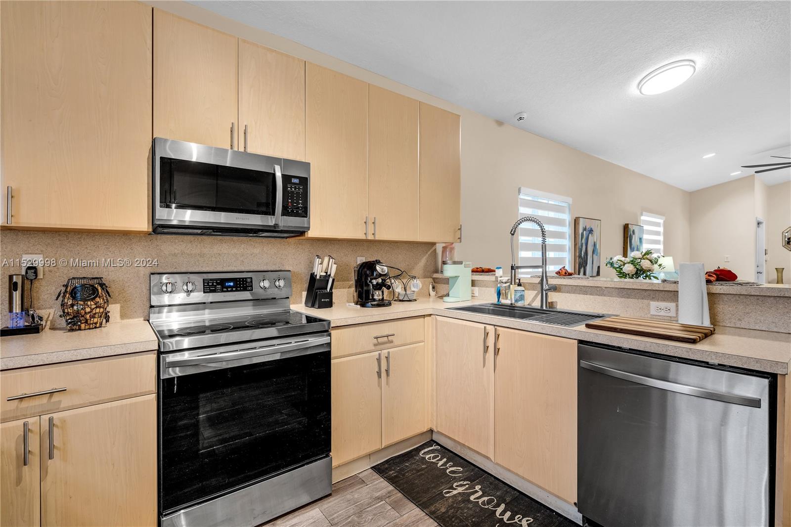 1220 NE 32 Terrace