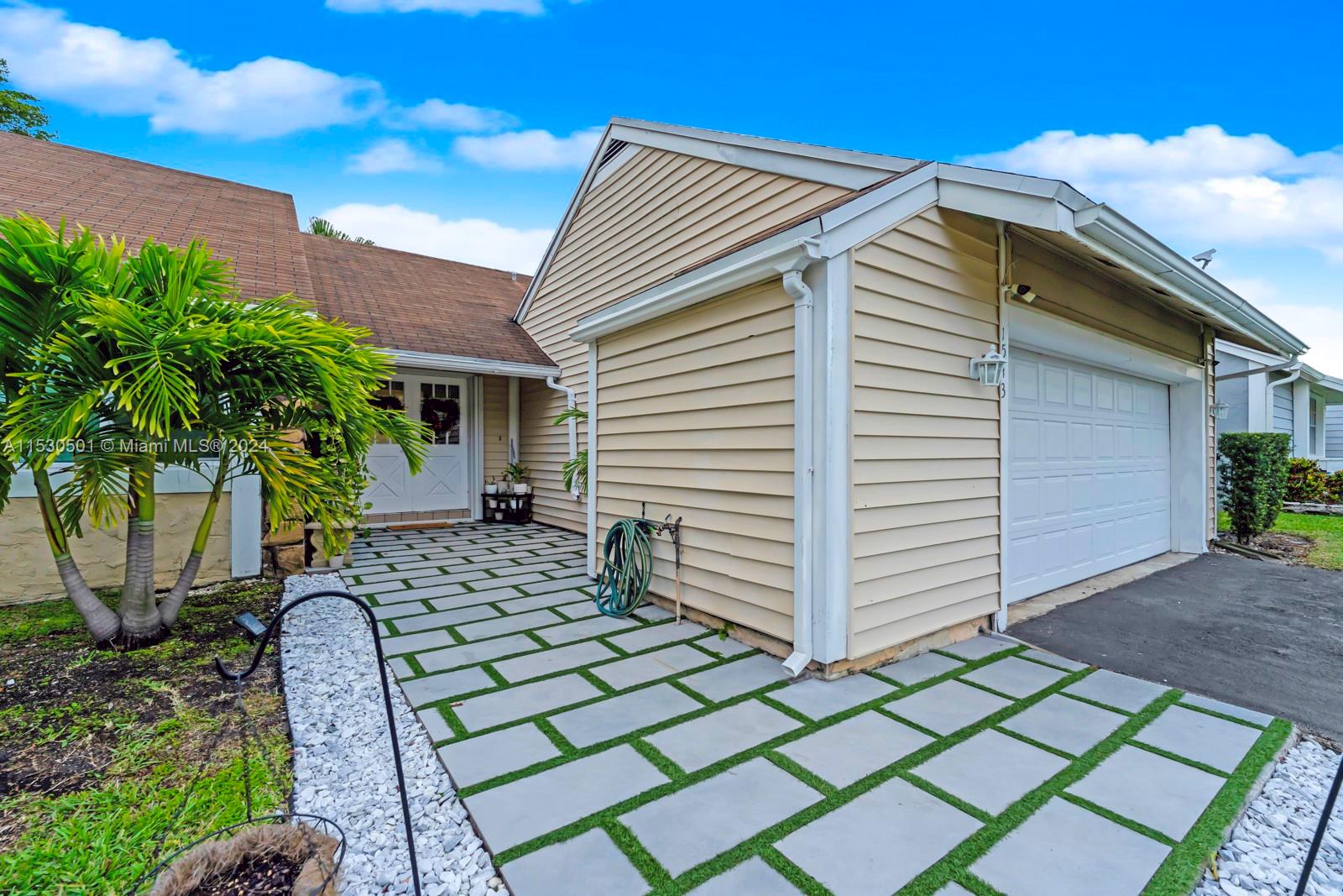 1543 S Goldeneye Ln