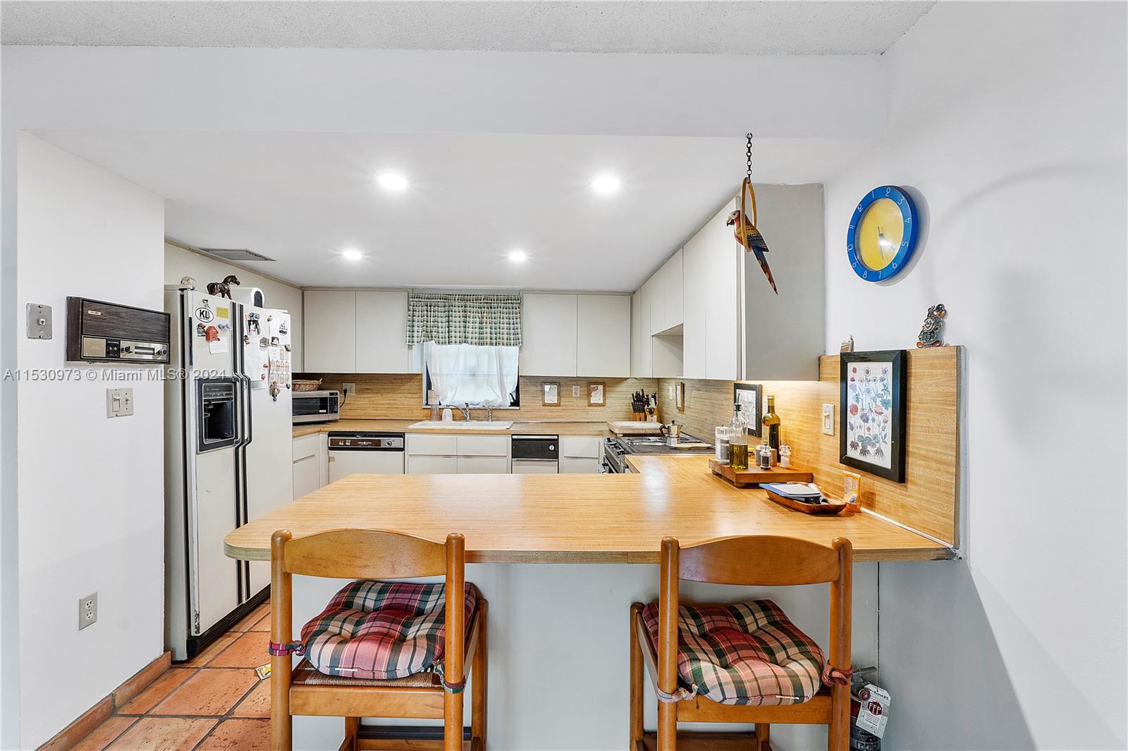 2611 E Tigertail Ave # 3