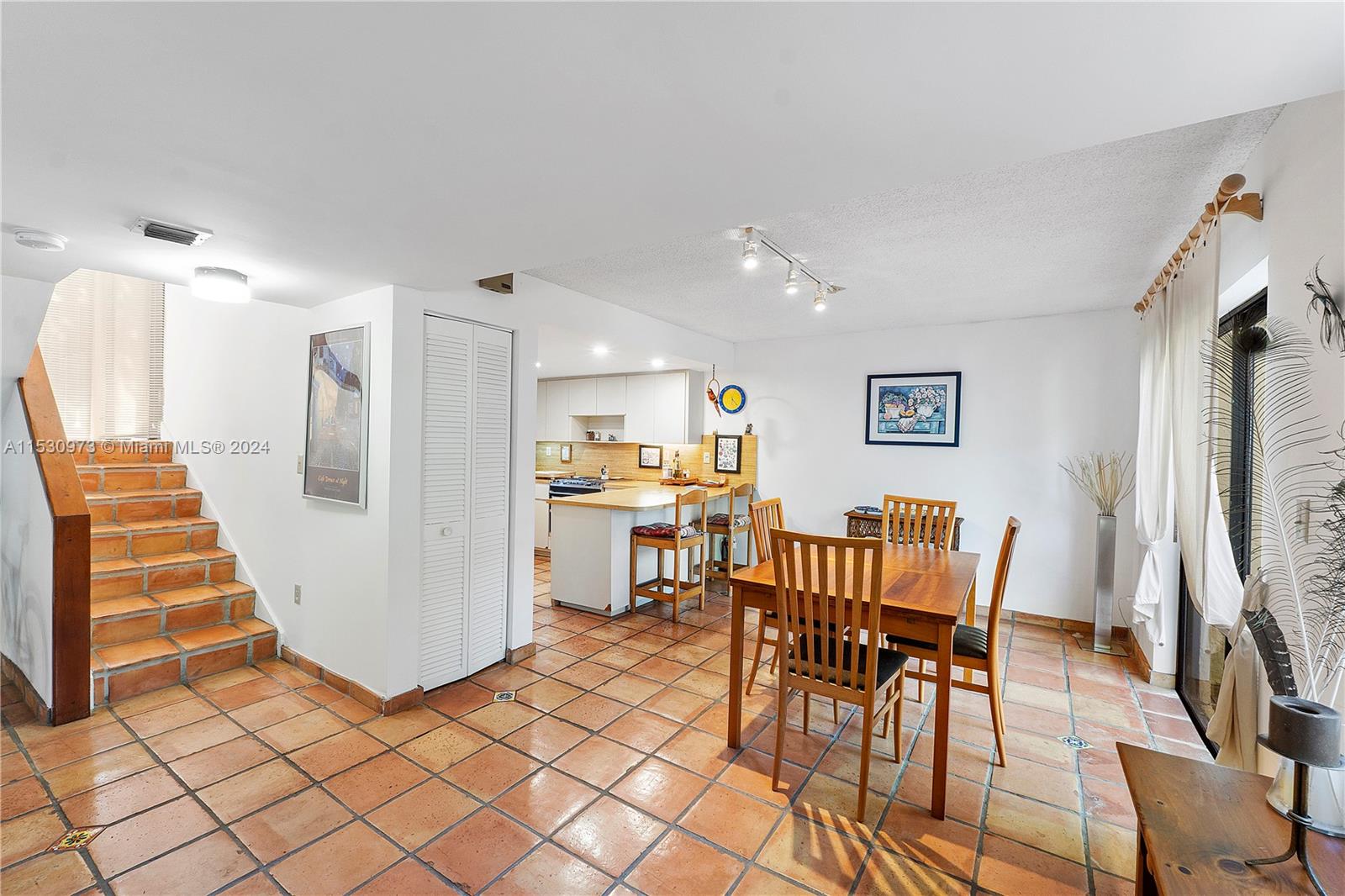 2611 E Tigertail Ave # 3