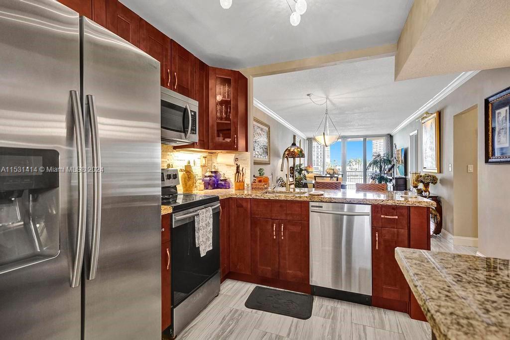 121 Golden Isles Dr # 205