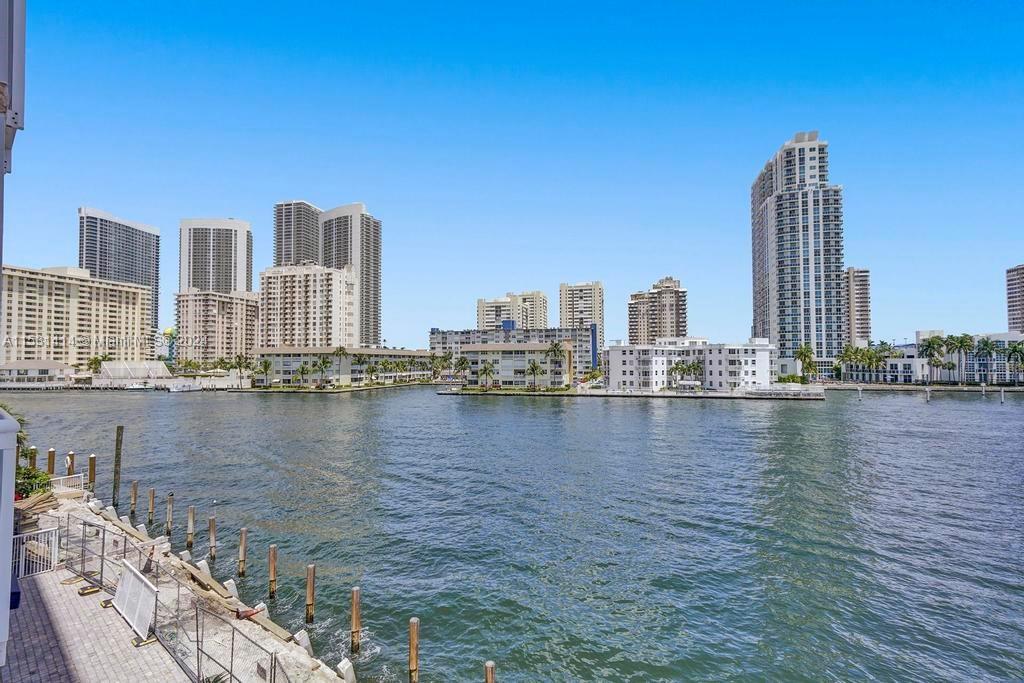 121 Golden Isles Dr # 205